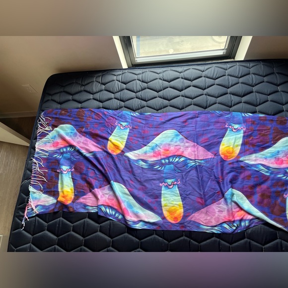 Bundle of three trippy pashminas for festivals or raves - Picture 3 of 3